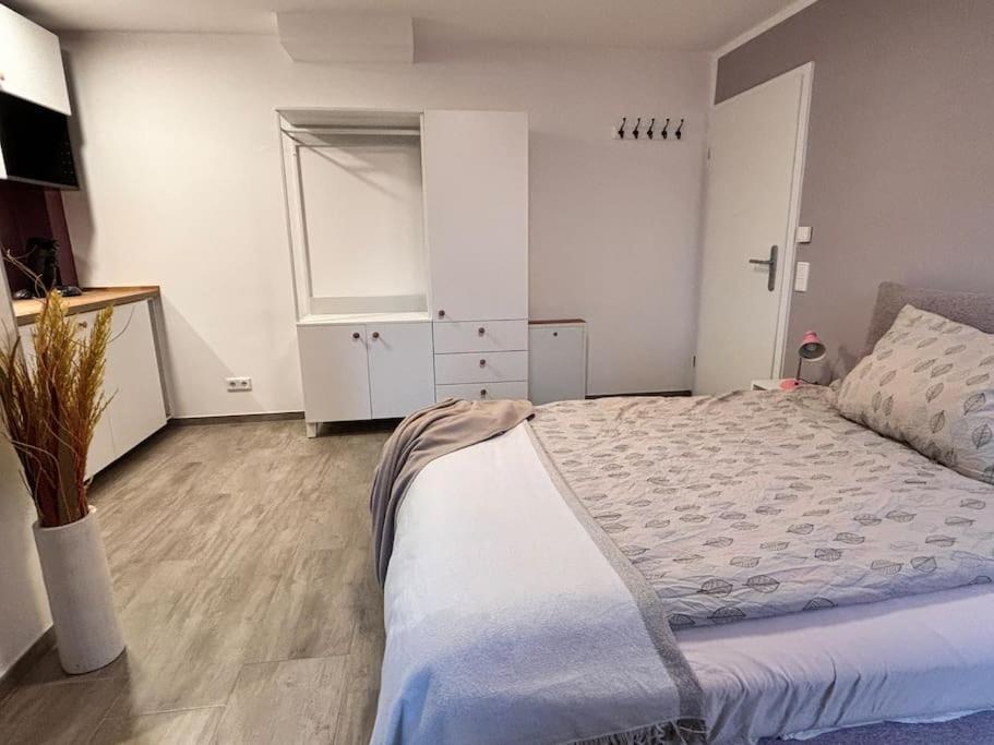 Gemuetlich Mitten In Neu-Isenburg Luaran gambar